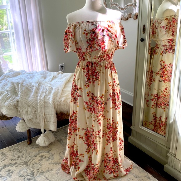 Sugarlips Dresses & Skirts - SugarLips Floral Maxi Dress